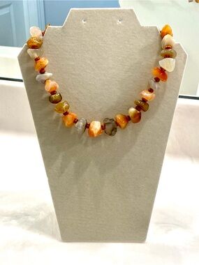 Vintage Stunning Multi-Tone Orange Agate Chip Necklace